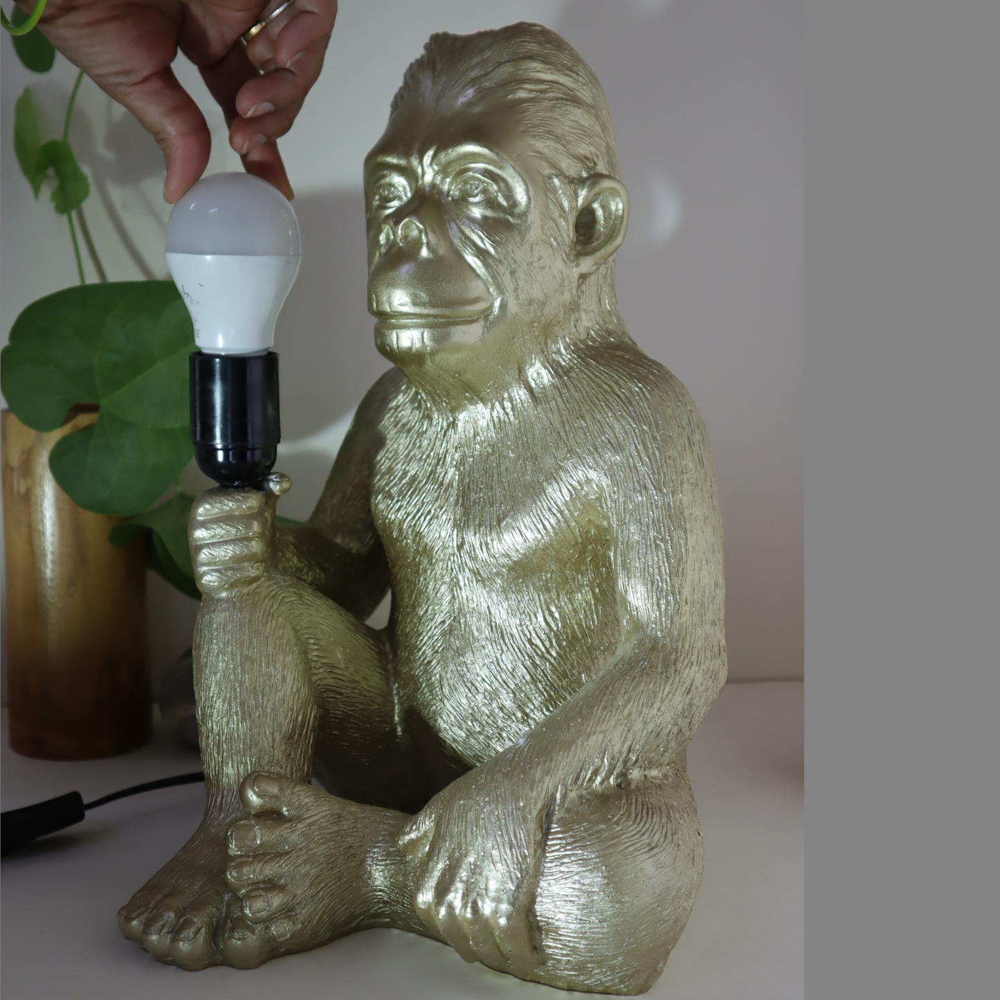 Kong's Majesty: Stunning Gorilla Lamp for Home Interiors